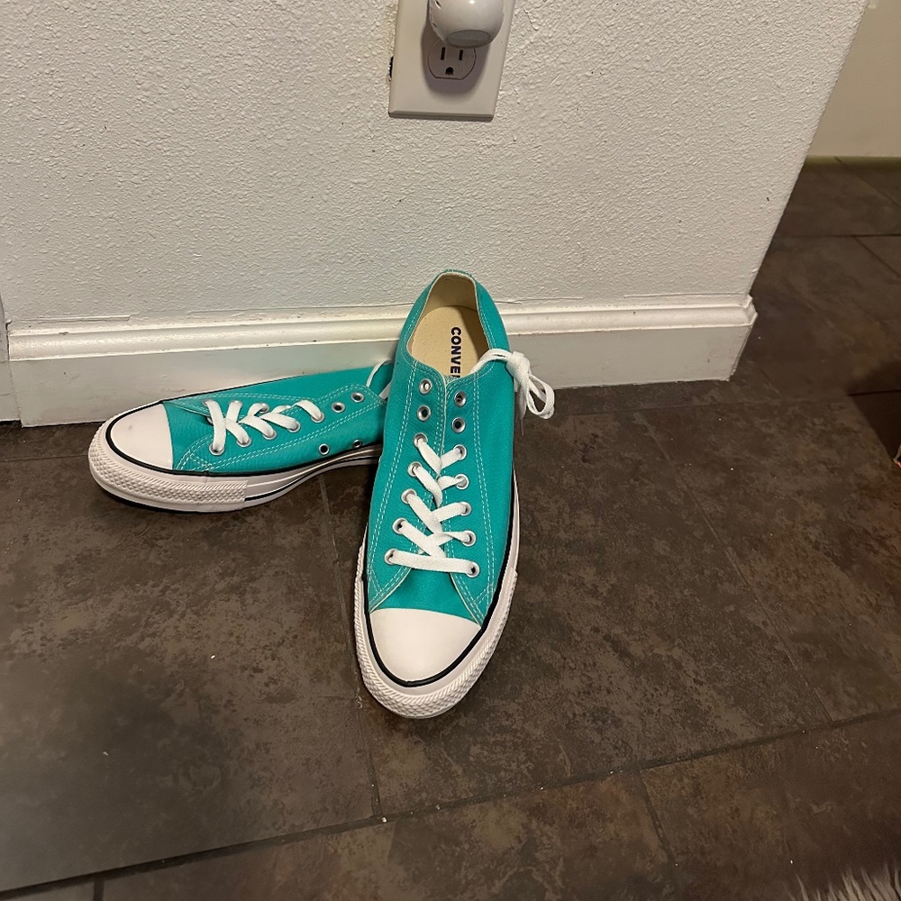 Men’s turquoise converse